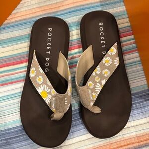 Rocket Dog Daisy Flip Flops Size 10